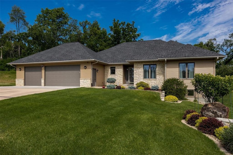 4705 Savannah Ct SE, Cedar Rapids, IA 52403 - photo 1