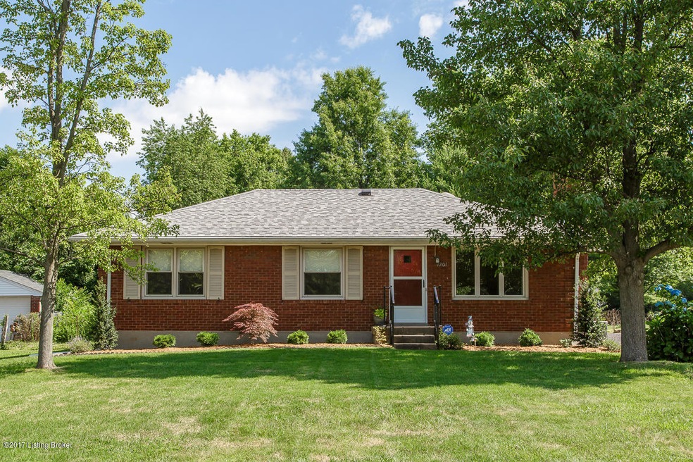 9201 Hudson Ln, Louisville, KY 40291 - photo 1