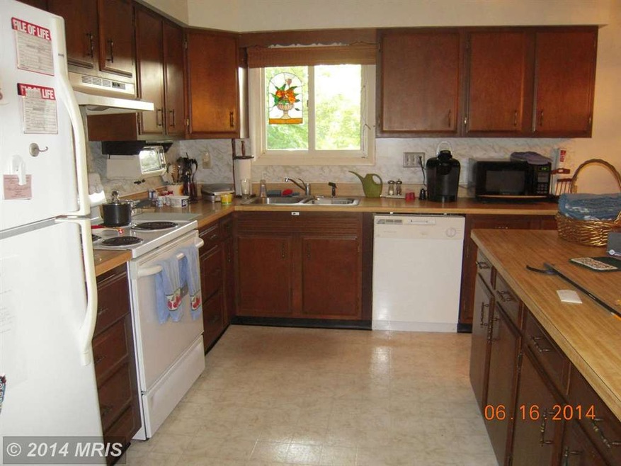 526 Harrison Cir, Locust Grove, VA 22508 - photo 1