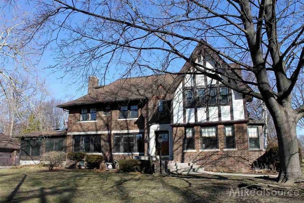 905 Balfour St, Grosse Pointe Park, MI 48230 - photo 1