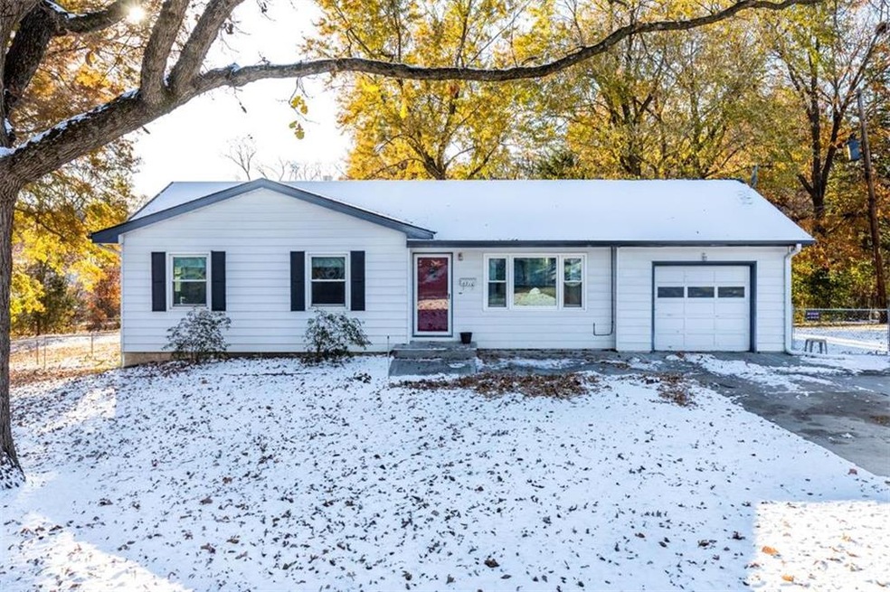 Perfect Ranch on a large treed lot, fully fenced