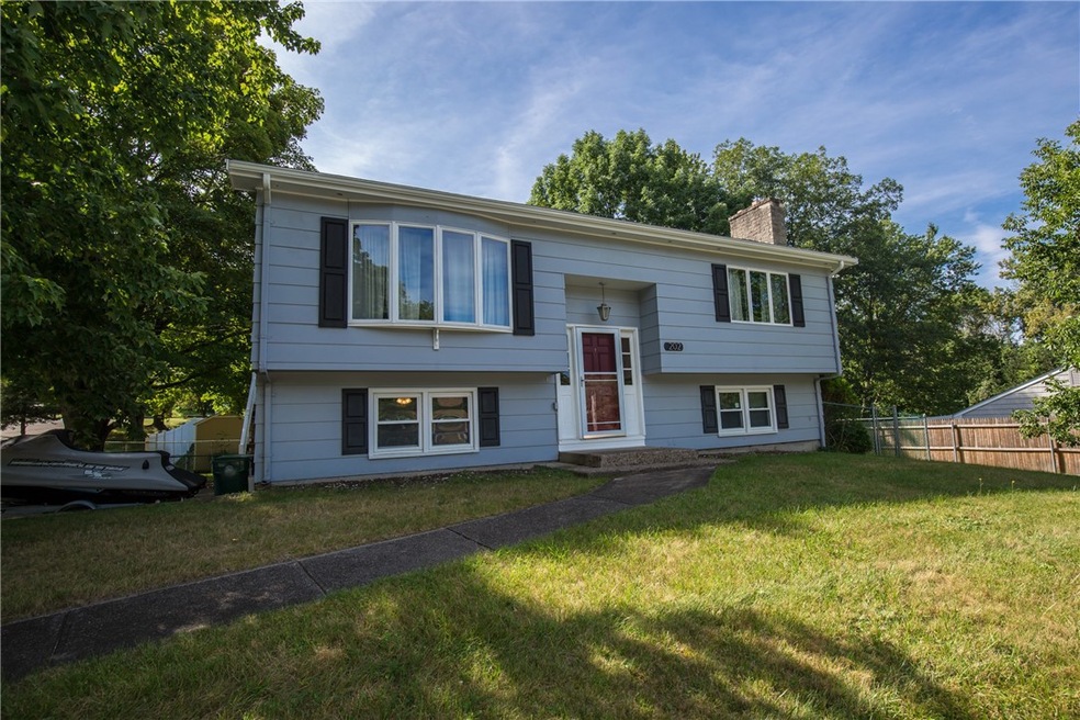 202 Glaude Ln, Woonsocket, RI 02895 - photo 1