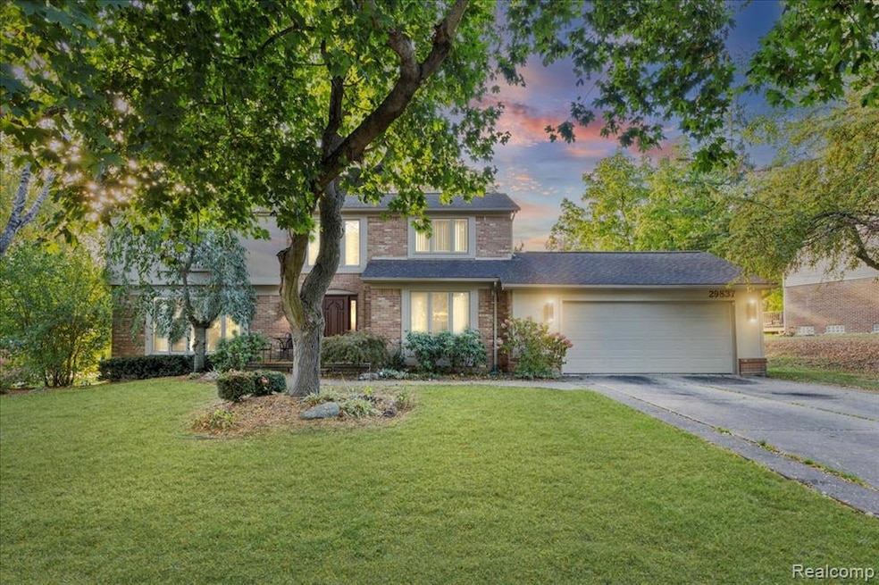 29837 High Valley Ct, Farmington Hills, MI 48331 - photo 1