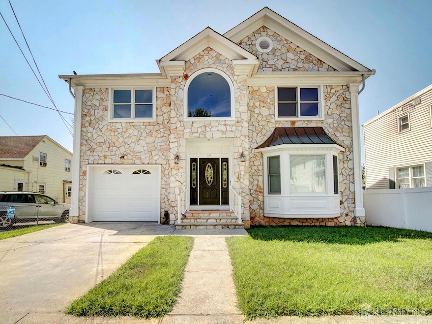 Under Contract $799,900