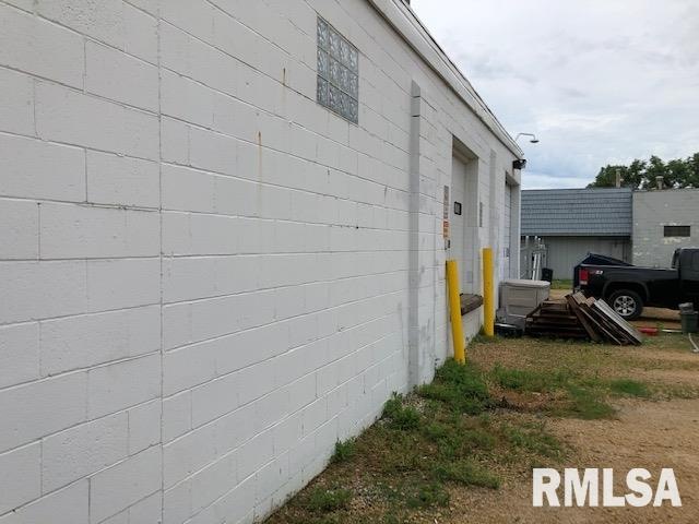 6230 N Brady St, Davenport, IA 52806 - photo 1