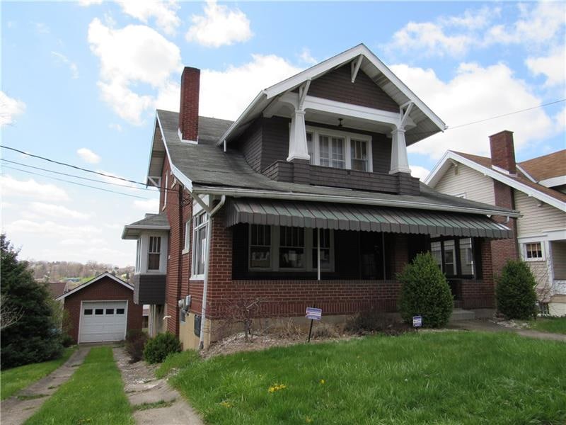Front view with detached garage