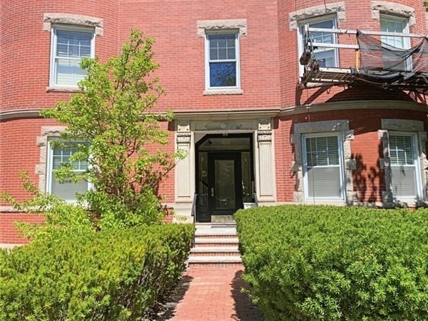 8 Colbourne Crescent unit 2, Brookline, MA 02445 - photo 1