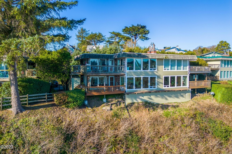 1212 SW LEE ST (2)