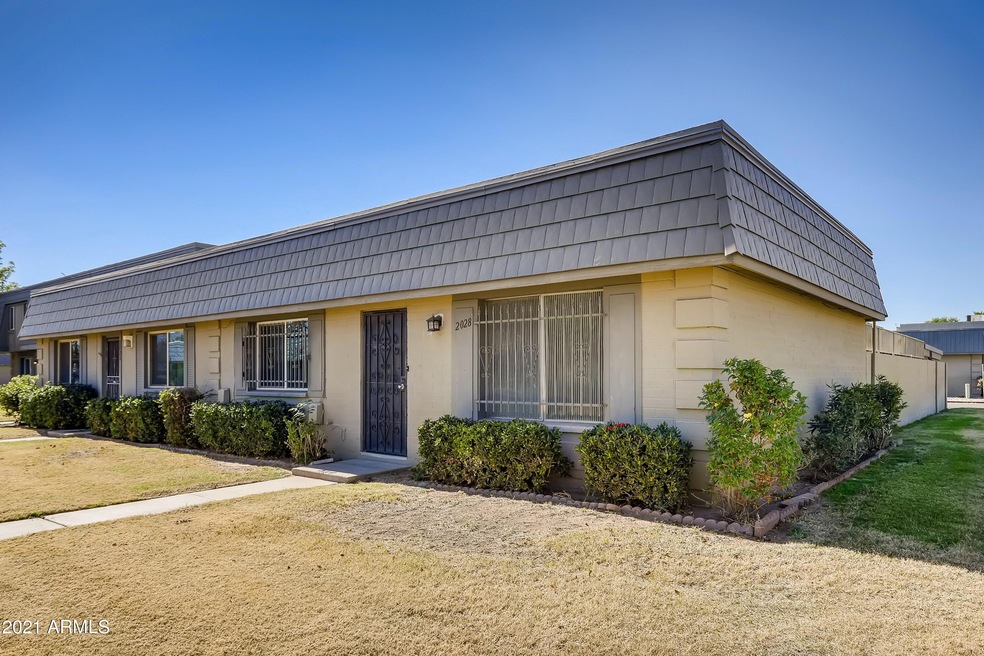 2028 W Elm St - Ext F -ront