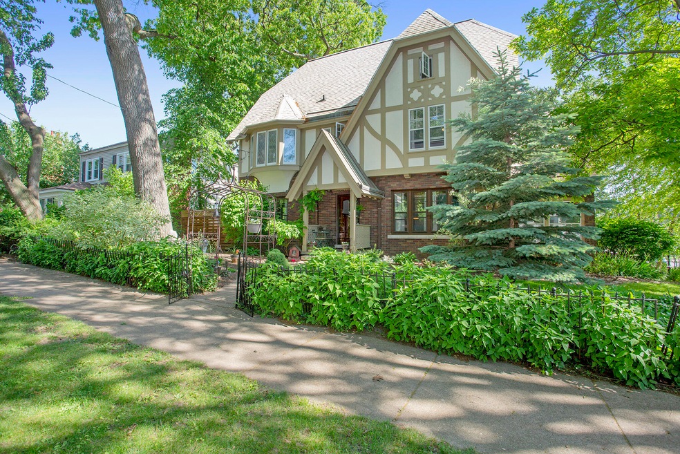 Front view of home