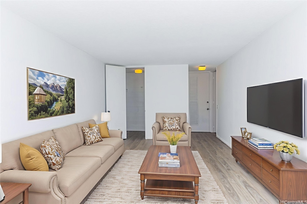 Camelot unit 506, Honolulu, HI 96822 - photo 1