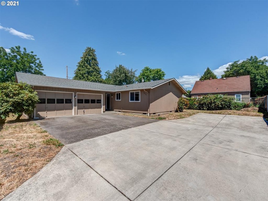 1920 Lemming Ave, Eugene, OR 97401 - photo 1