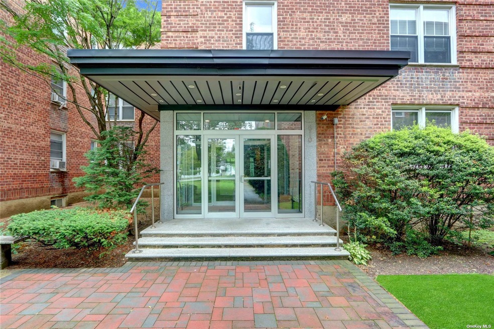 510 Dubois Ave unit 10-A, Valley Stream, NY 11581 - photo 1