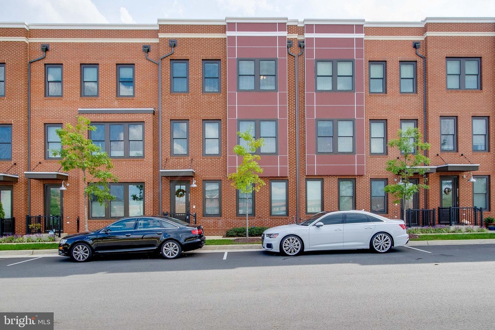 9227 Central Green St, Lorton, VA 22079 - photo 1