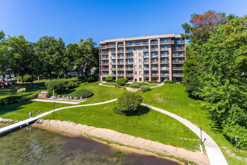 Lake View To Condominium