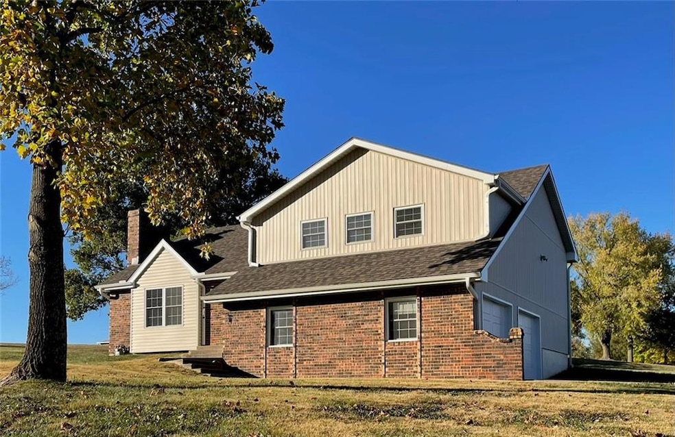 2120 Pin Oak Dr, Liberty, MO 64068 - photo 1