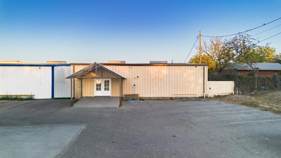 891 Florence St, Eagle Pass, TX 78852 - photo 1