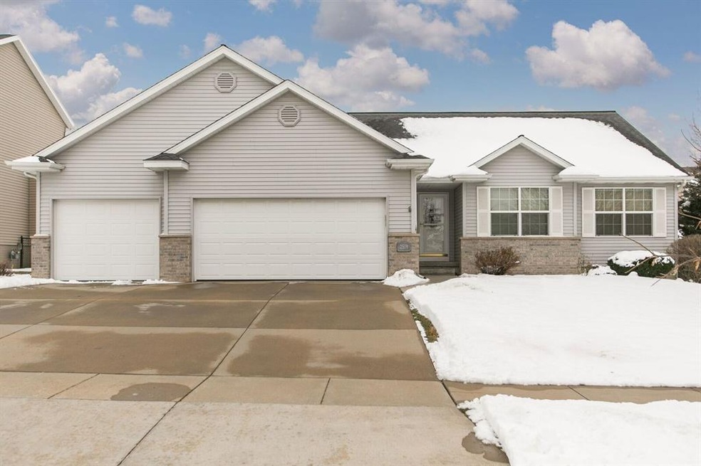 2519 Summerwood Ct SW, Cedar Rapids, IA 52404 - photo 1