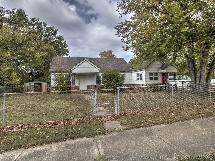 615 N Seminole Ave, Claremore, OK 74017 - photo 1