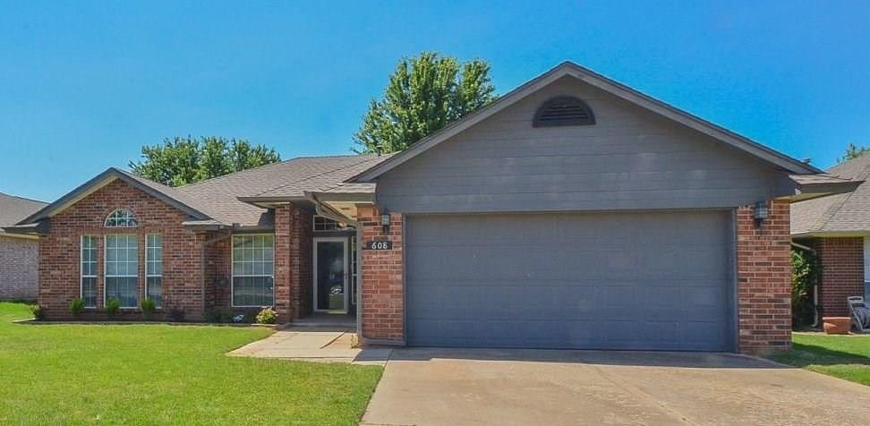 608 Verreaux Dr, Norman, OK 73072 - photo 1
