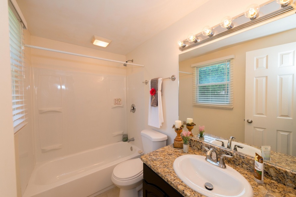 124 Del Rio Rd, Carpentersville, IL 60110 - photo 1