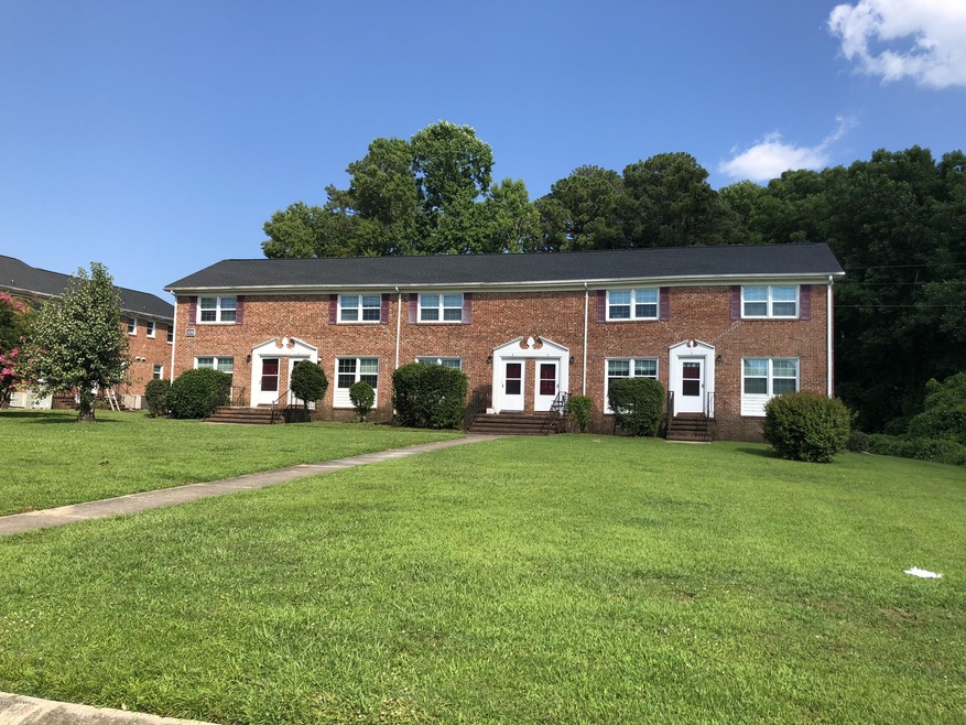 327 Richlands Ave unit 5, Jacksonville, NC 28540 - photo 1