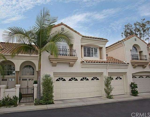 Incredible Townhouse with 3 Car Garage/Built in St