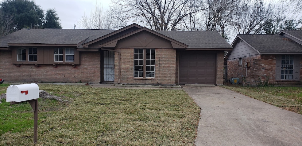 1027 Progreso Dr, Houston, TX 77038 - photo 1