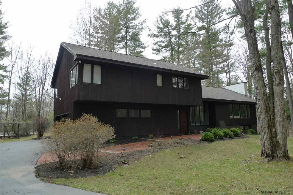 15 Devonshire Dr, Slingerlands, NY 12159 - photo 1