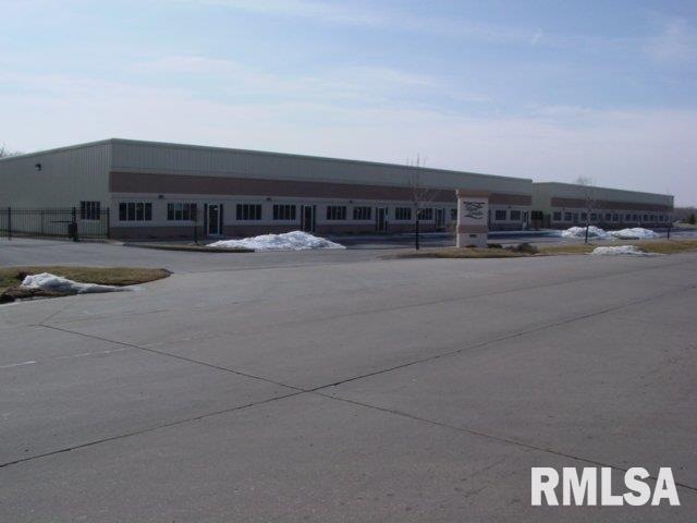 3131 W 76th St unit 32, Davenport, IA 52806 - photo 1