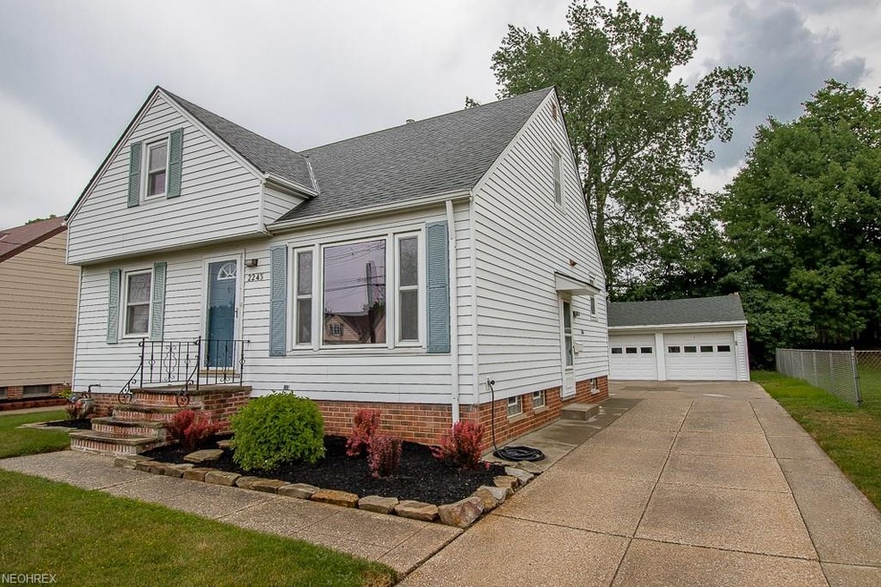 2243 Larchmont Dr, Wickliffe, OH 44092 - photo 1