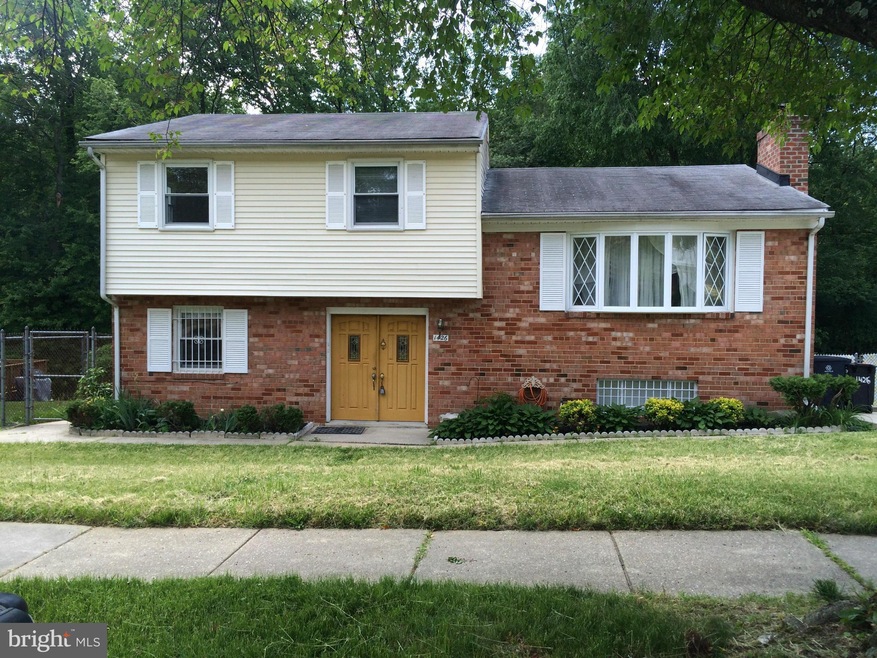 1426 Shady Glen Dr, District Heights, MD 20747 - photo 1