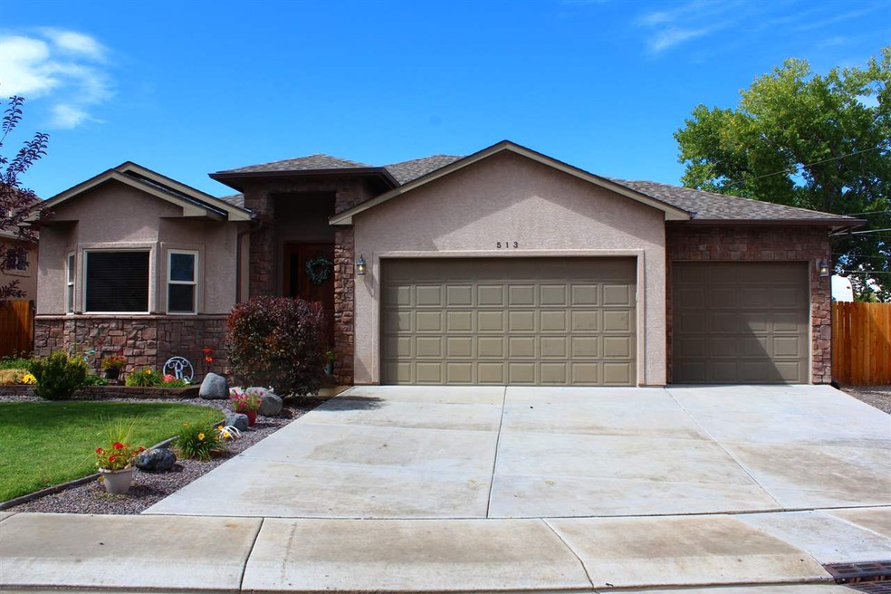 4 Bedroom - 2 bath - 3 car garage - beautifully la