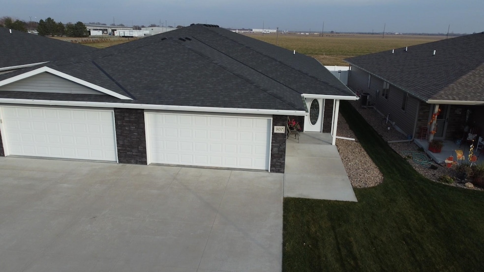 907 Avenue G Place, Kearney, NE 68847 - photo 1