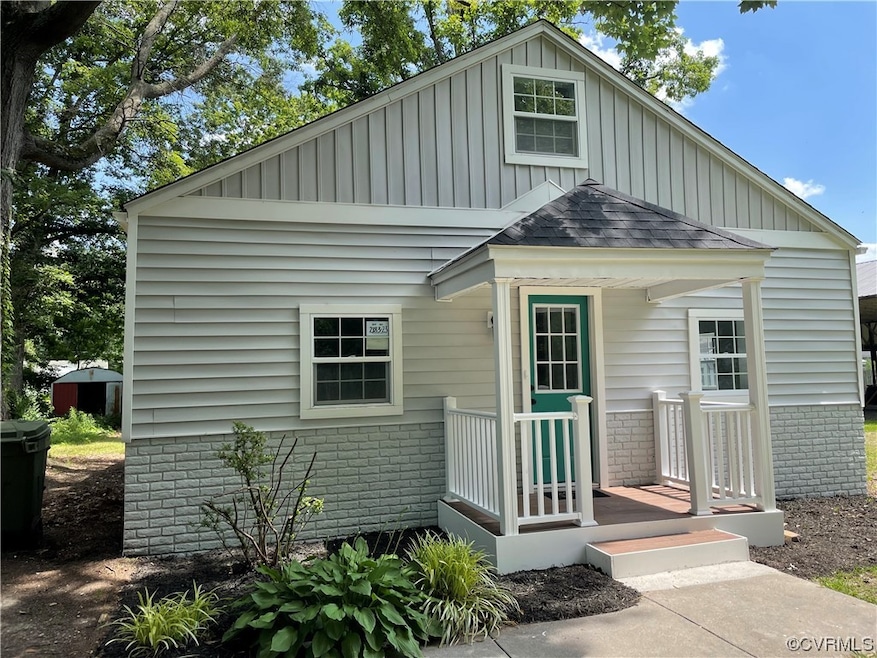 150 Berkley St, West Point, VA 23181 - photo 1