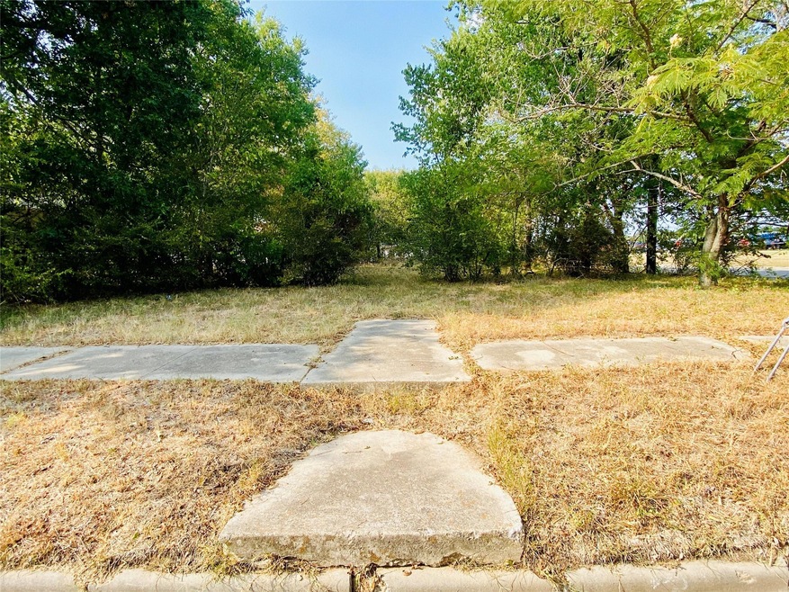 313 Belcher St, Gainesville, TX 76240 - photo 1