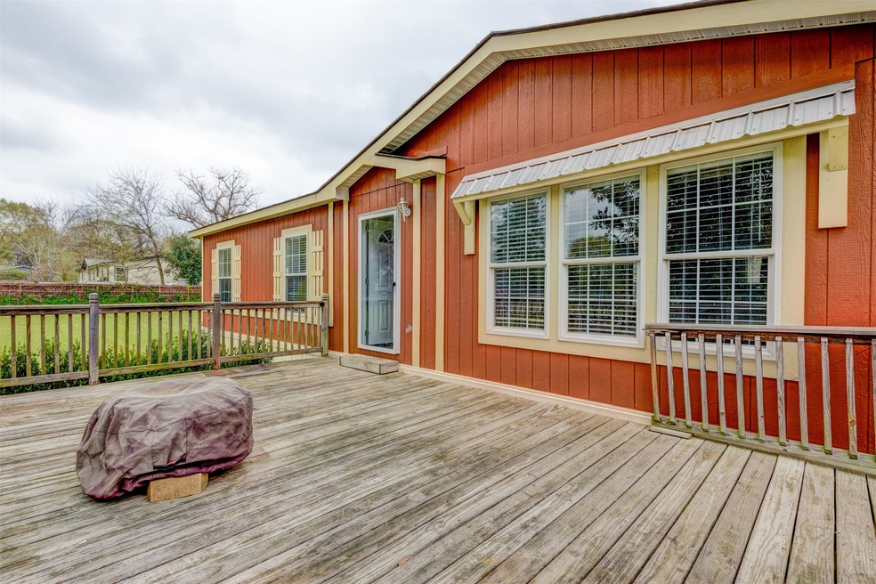 411 N Pine Cir, Pinehurst, TX 77362 - photo 1