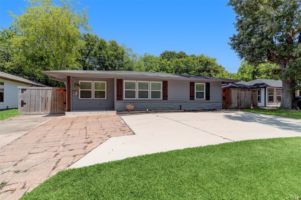 4622 Ella Blvd, Houston, TX 77018 - photo 1