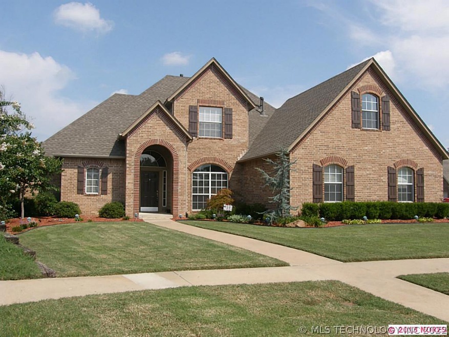 Home Sweet Home on a desirable Cul de sac lot!