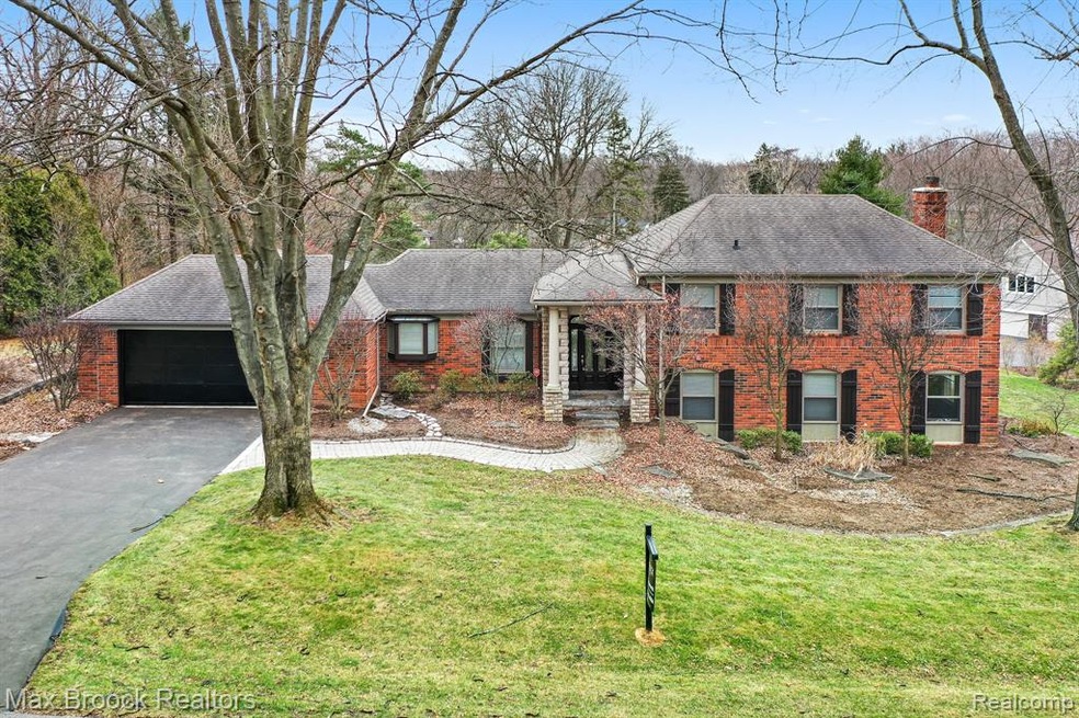 910 Rock Spring Rd, Bloomfield Hills, MI 48304 - photo 1