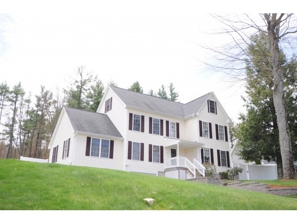 39 Tyler Dr, Goffstown, NH 03045 - photo 1