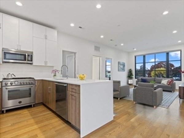 7 Burroughs St unit 4, Jamaica Plain, MA 02130 - photo 1