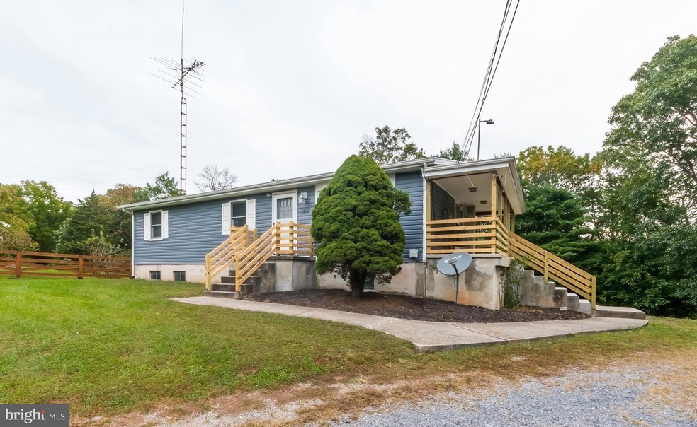 1152 Three Run Rd, Bunker Hill, WV 25413 - photo 1