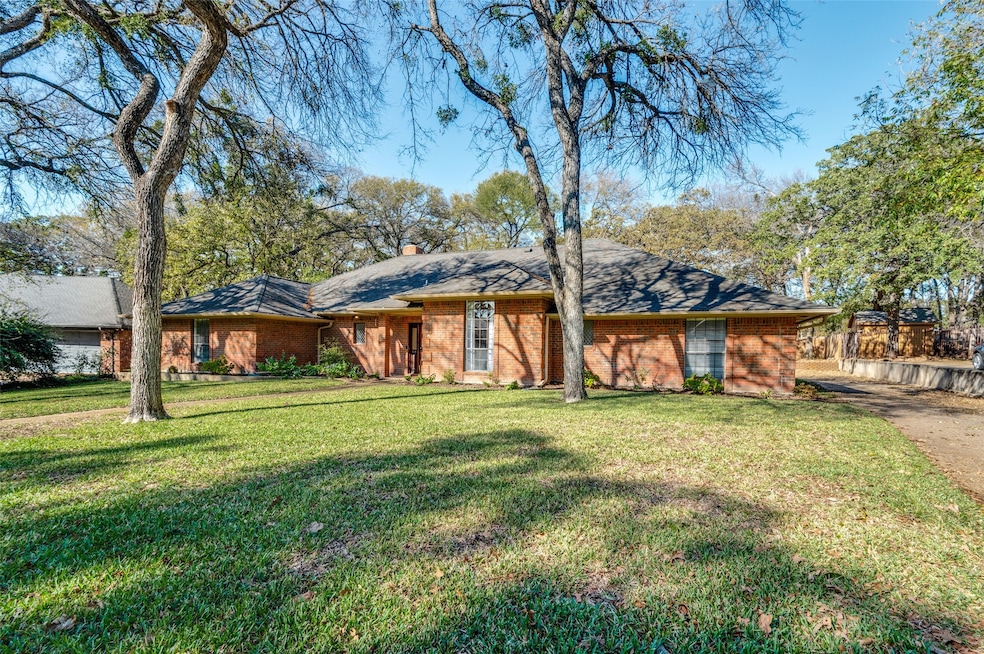 737 Newport Rd, Fort Worth, TX 76120 - photo 1