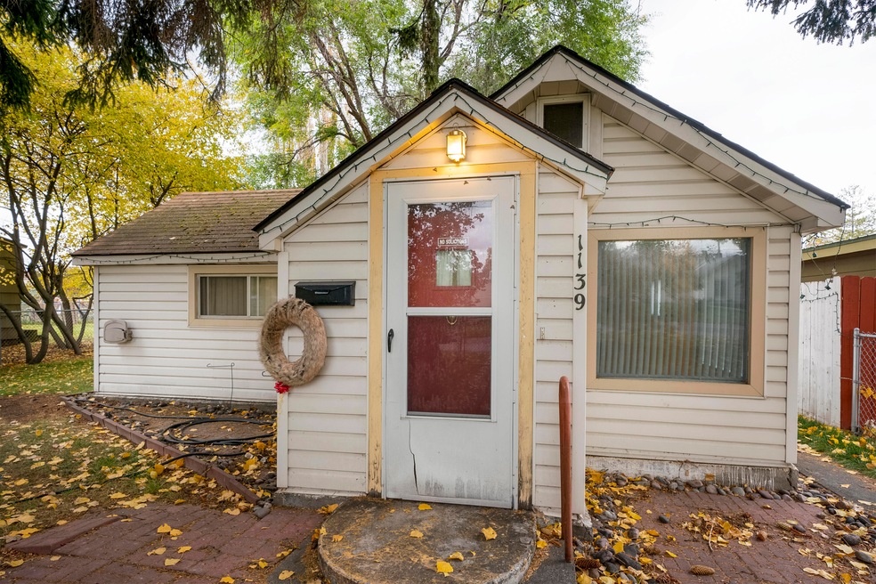1139 7th  Ave E_01