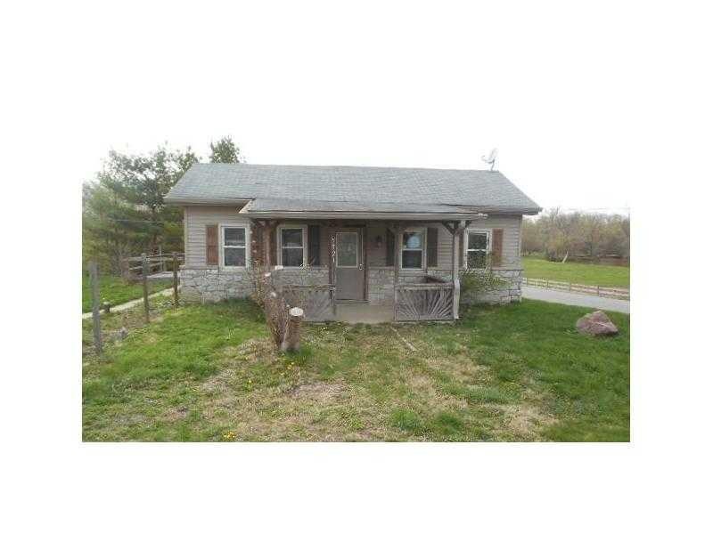 5521 S Marietta Main St, Shelbyville, IN 46176 - photo 1