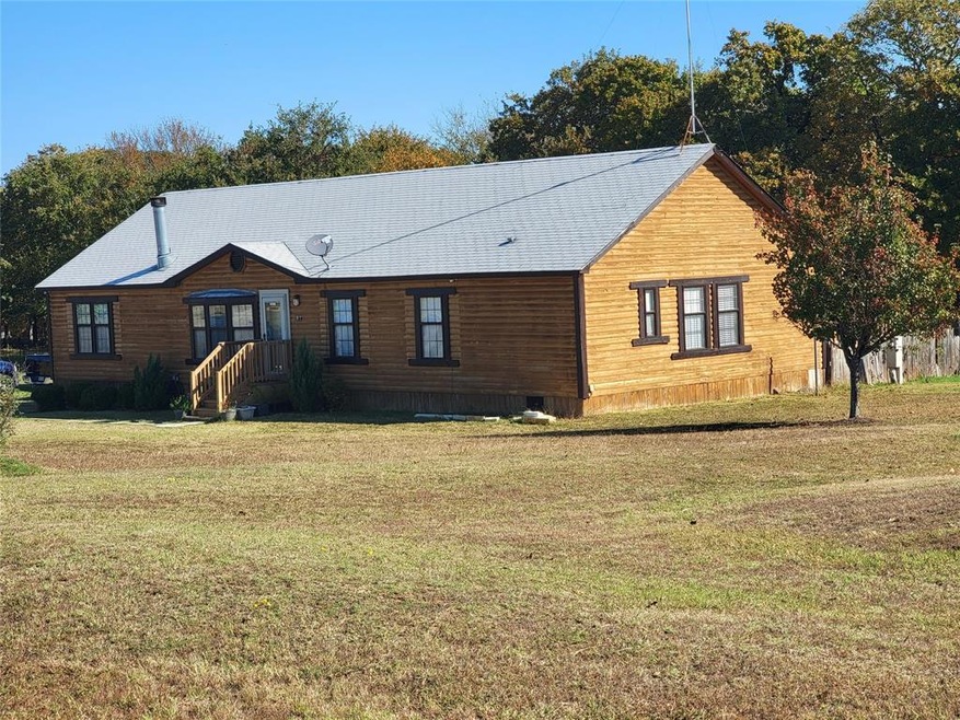 302 Prairie Ln, Azle, TX 76020 - photo 1