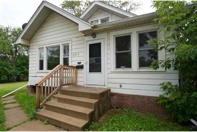 Welcome home to, 2915 Dupont Ave N, Mpls!