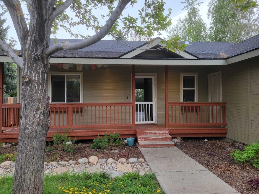 Under Contract $575,000 • Co-Listing Agent