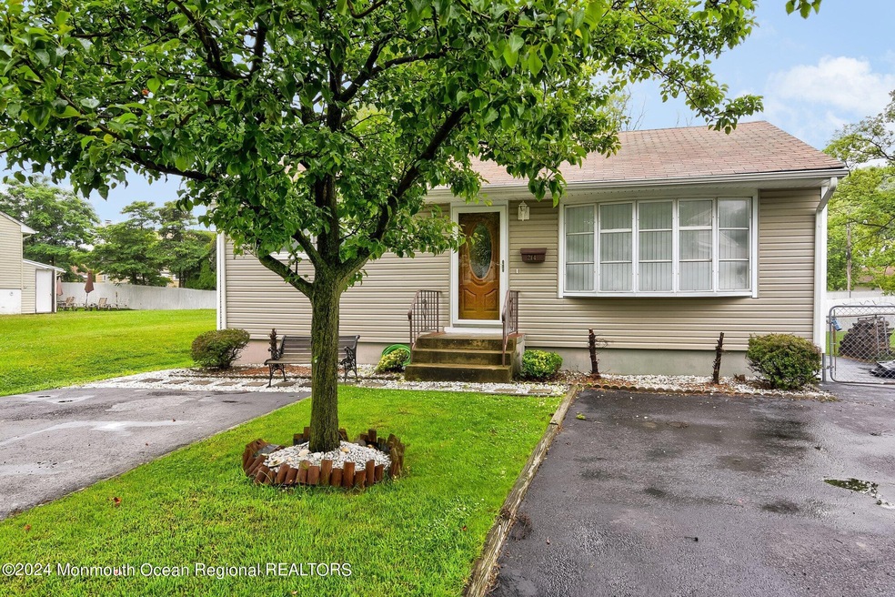 214 Furman Blvd, Keyport, NJ 07735 - photo 1